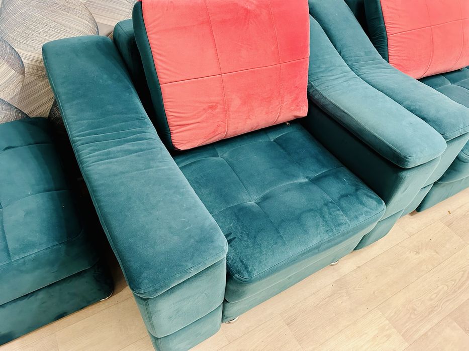 Диван красивый большой