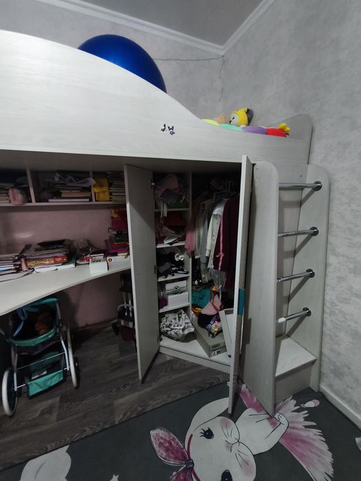 Продам детский уголок-кровать чердак