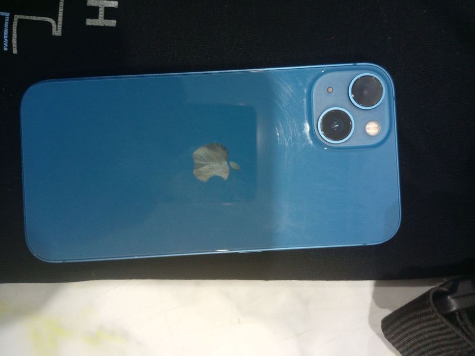 Продам Айфон 13