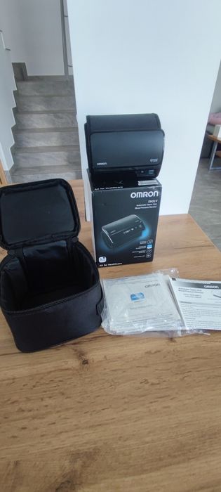 Tensiometru Omron EVOLV digital de brat