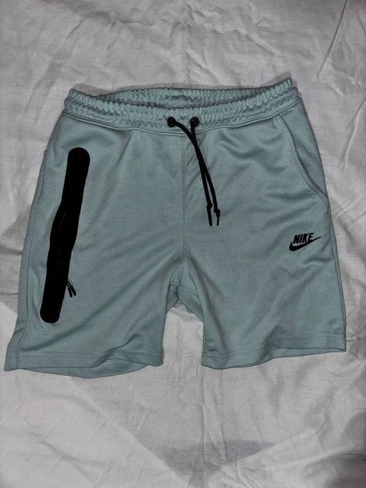 Pantaloni scurti nike tech marimea M