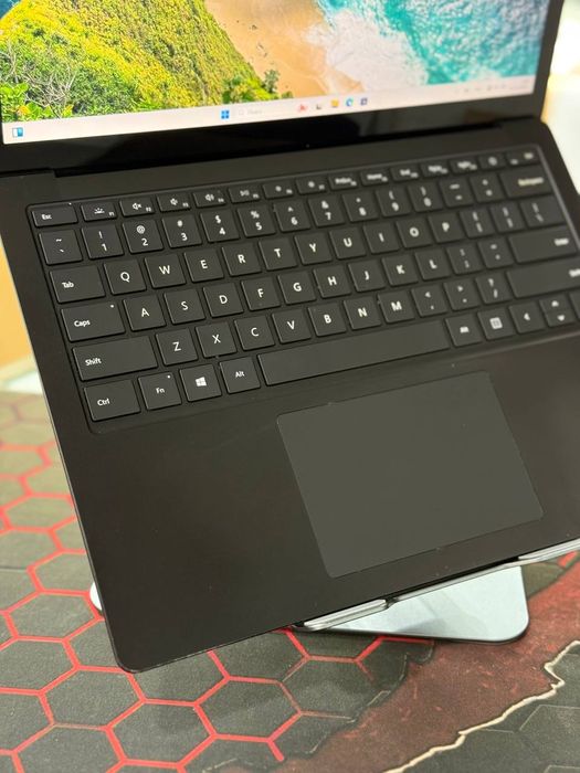 Surface core i7-11avlod narxini kelishamiz