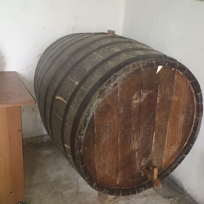 Butoi din stejar pentru vin, aprox. 900 L, etanș, cu robinet