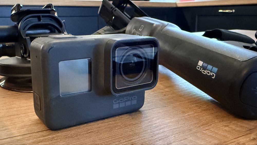 GoPro Hero 6 cu gimbal Karma, 3 baterii, carduri, multe accesorii