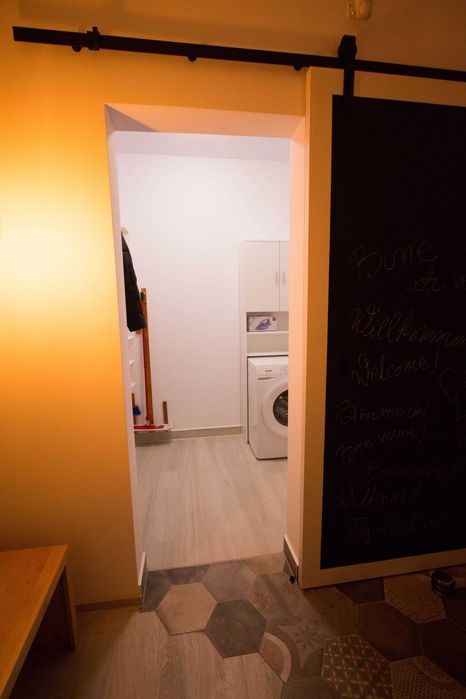 Inchiriez apartament 2 camere, zona Aradului-Iris, loc parcare suprateran