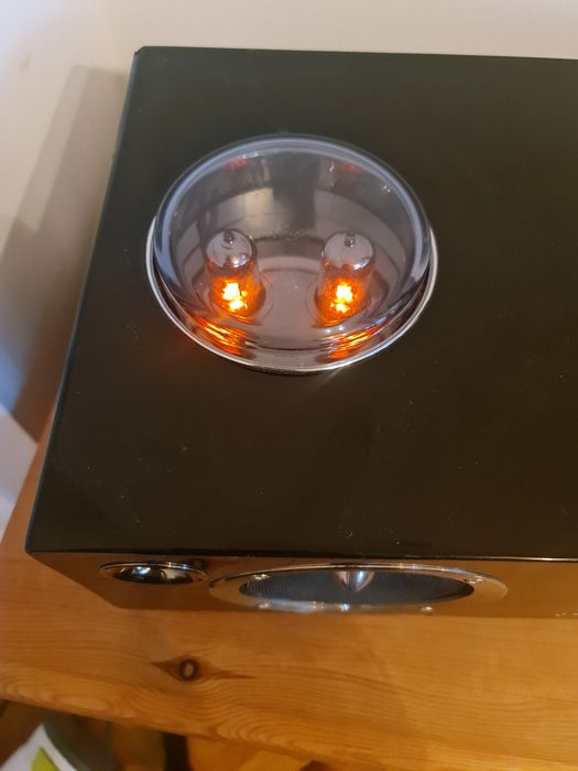 Boxa bluetooth hifi samsung  lampi da-e751