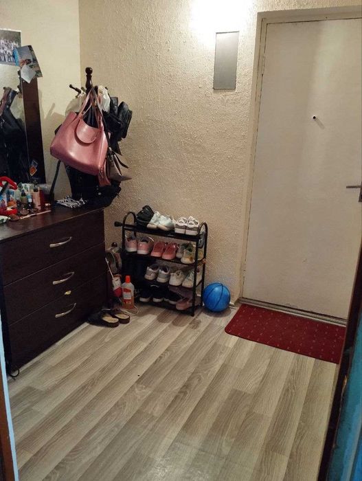 Чиланзар-1. Кирпичный дом, 3х комнатная квартира вдоль дороги. TL