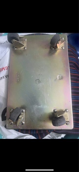 Очень удобная хозяйственная сумка на колёсиках.