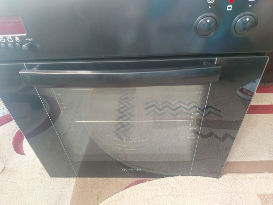 Vând cuptor electric, arată impecabil de bine,este bine intretinut