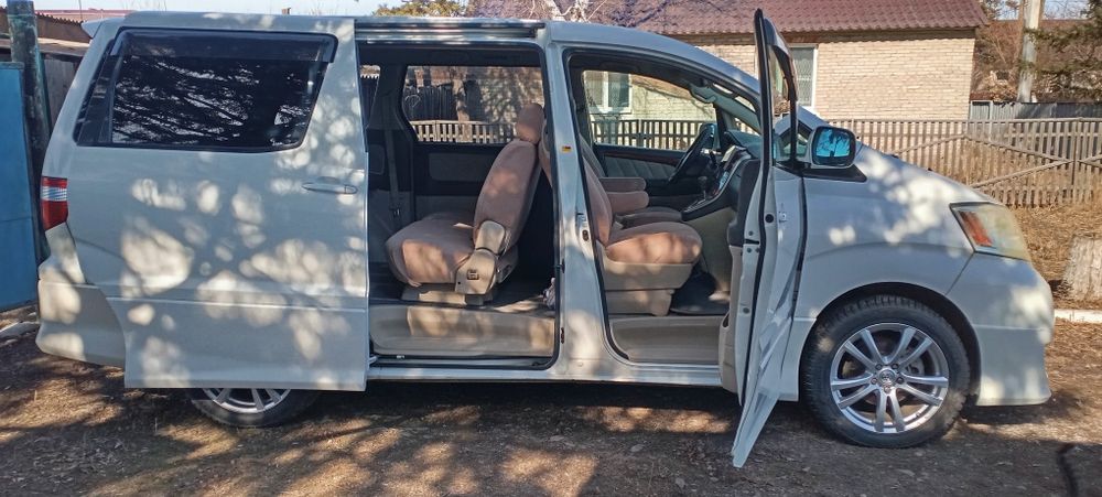 Toyota Alphard 2002