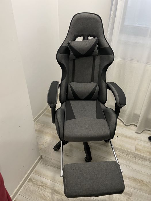 Scaun ergonomic gaming cu pernuta picioare