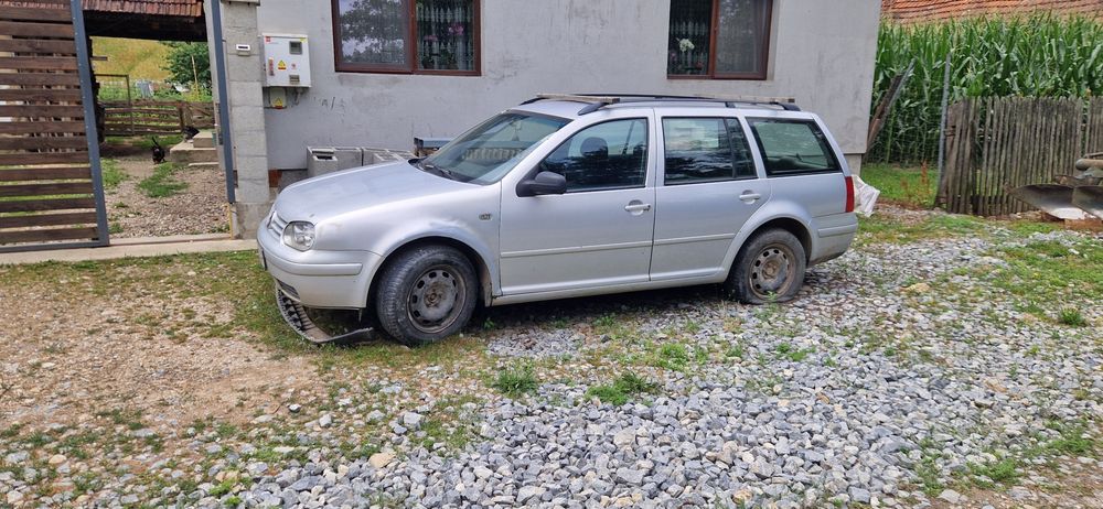 Vand golf 4 si ford focus de piese sau reparat