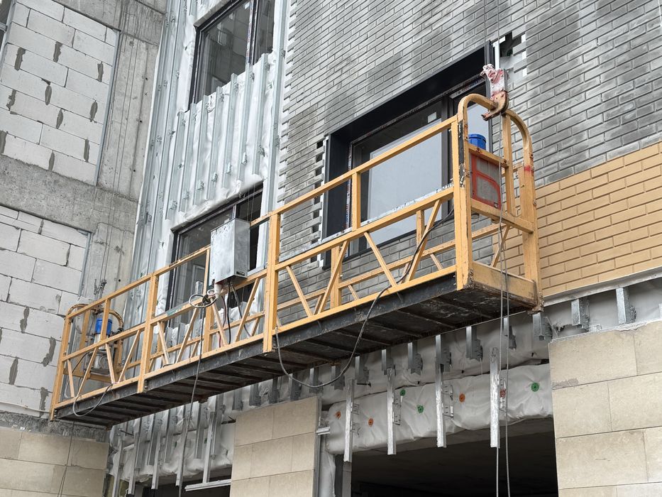 Фасадный подъемник (люлька)