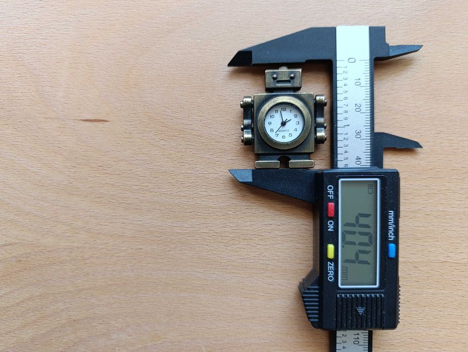 часовник роботче