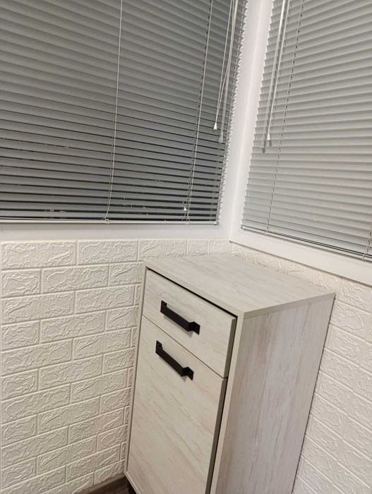 Продавам бял шкаф закупен от Ikea