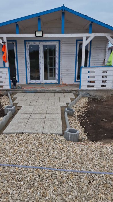 Vand casute lemn in  23 august, aproape statiuni, 16 km de  Nibiru.