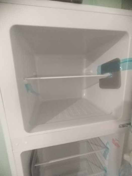 Muzlatkich sotiladi yangi hali ishlatilmagan. NARXI kelishildi.