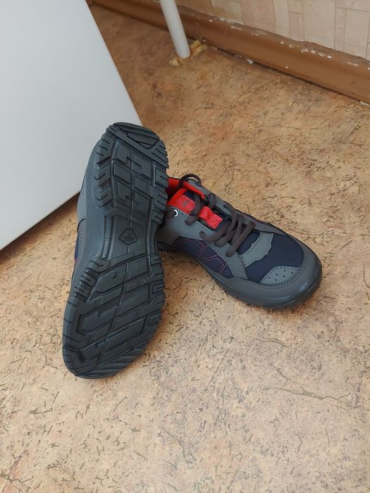 Кроссовки женские