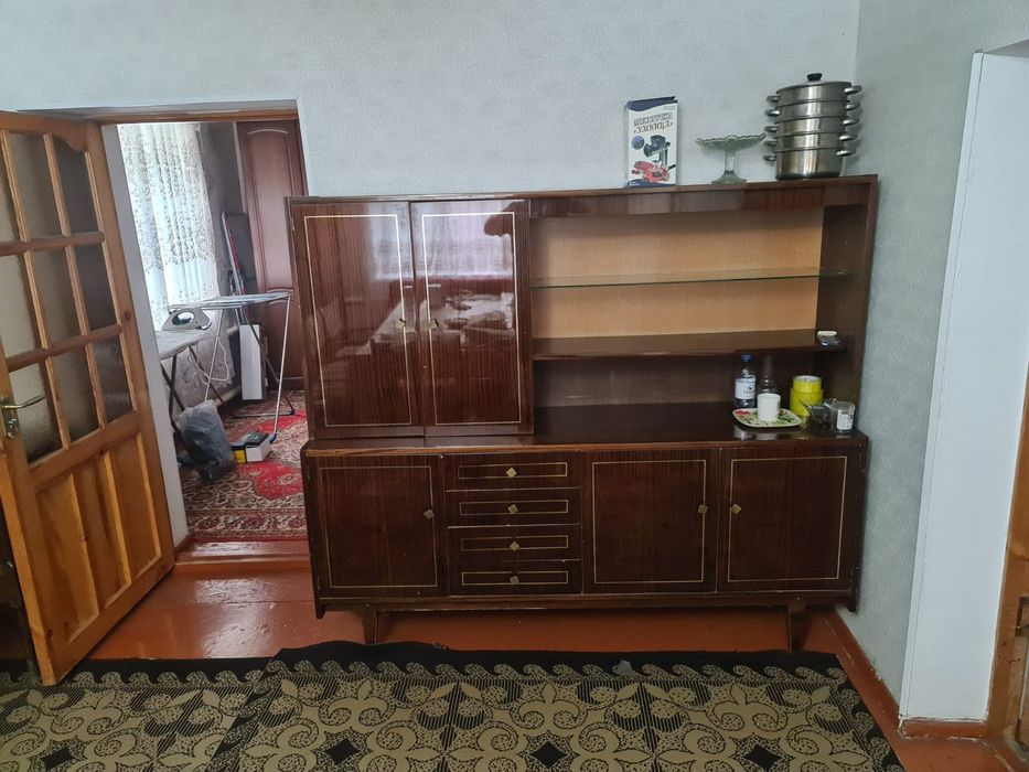 Продам мебель старую.