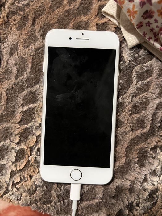 телефон Iphone 7