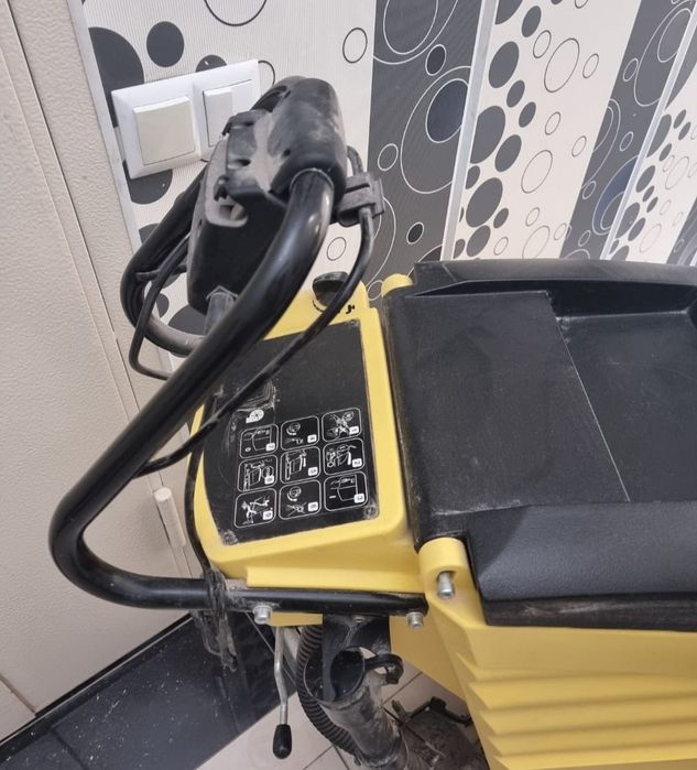 Продам поломоечное машинка karcher BD 530