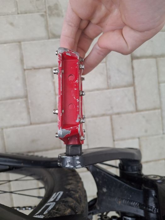 Vând Pedale metalice cu pini