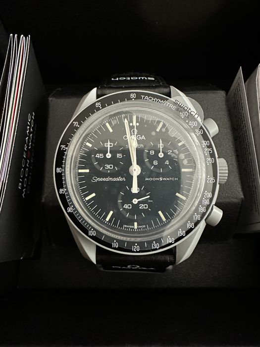Продава се Omega Swatch Moonwatch mission to Earth