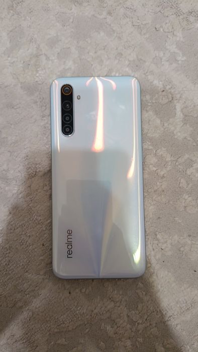 Продам телефон Realme 6