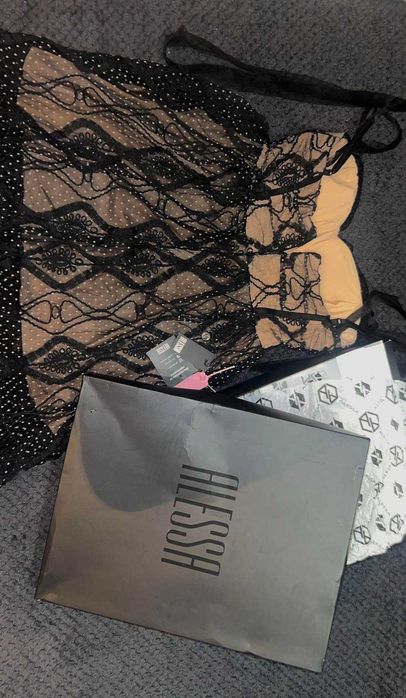 Елегантна дантелена рокля ALESSA