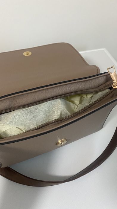 Компактна чанта