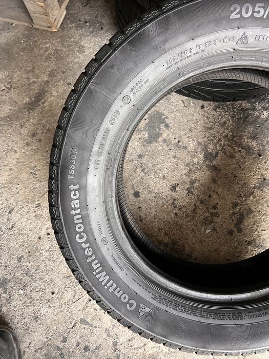 2 anvelope iarna 205/60/16 , Continental !