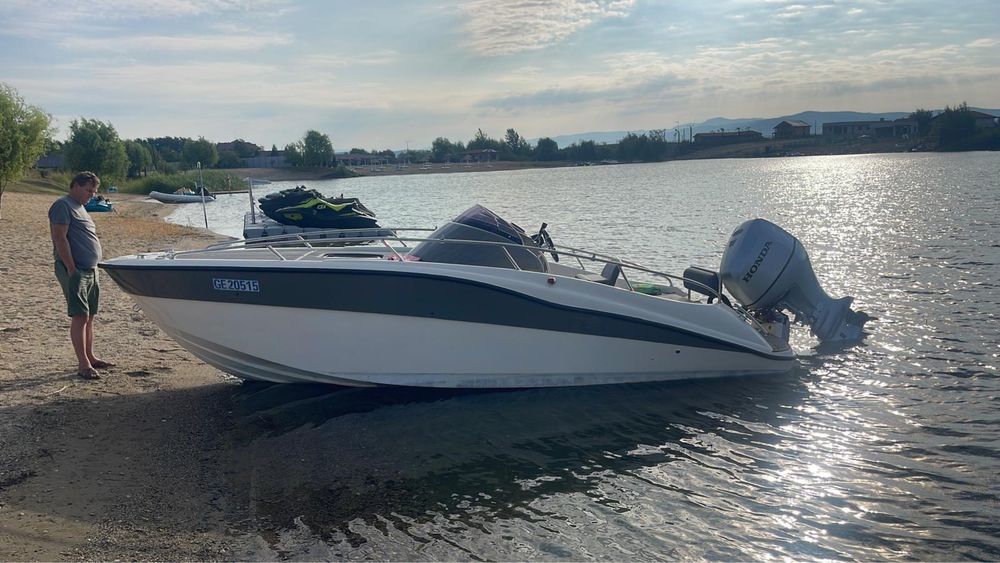 Barca Clear Aries Cabin