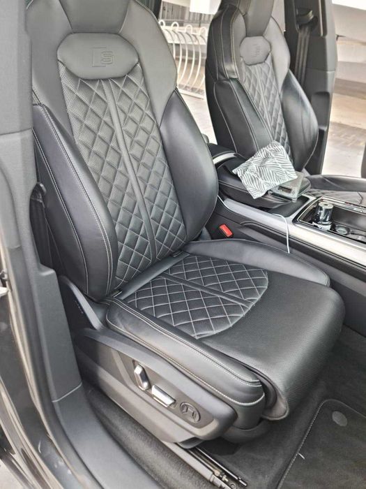 Vand Audi Q8 impecabil