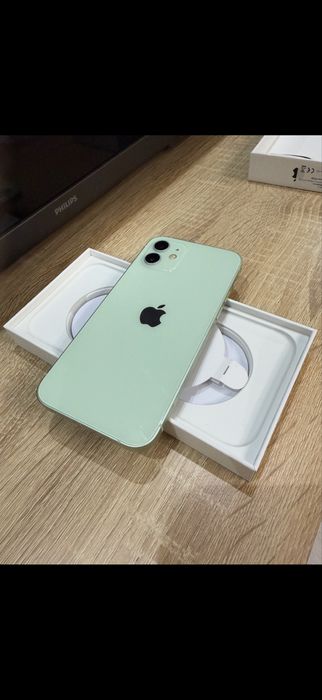 Продавам Iphone 12
