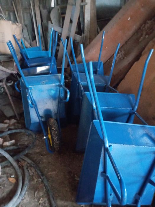 Продаю строителные тачки