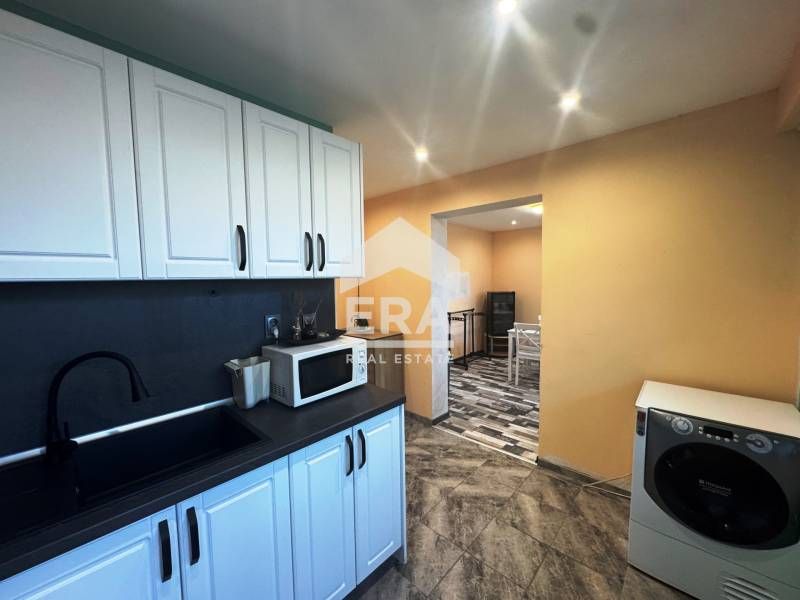 Продава се Четиристаен апартамент в Русе, Дружба 3 - 101 кв.м за 1090 €/кв.м - Снимка #6