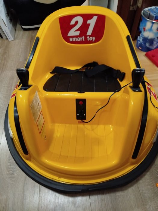 Vând mașinuța electrică  360'