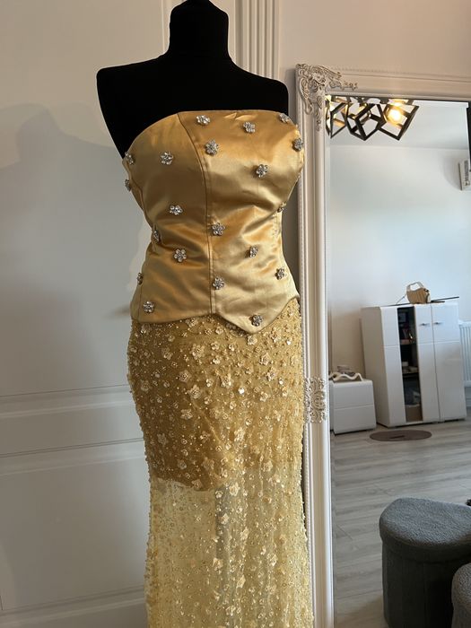 Rochie corset fusta aurii paiete