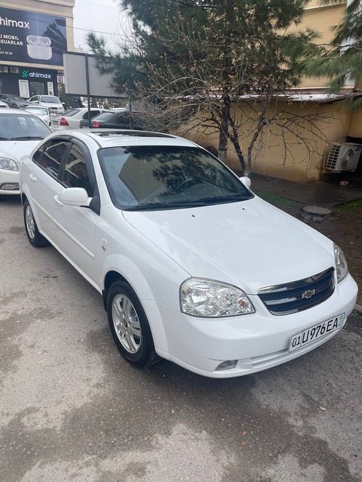 Lacetti белая 2010 год