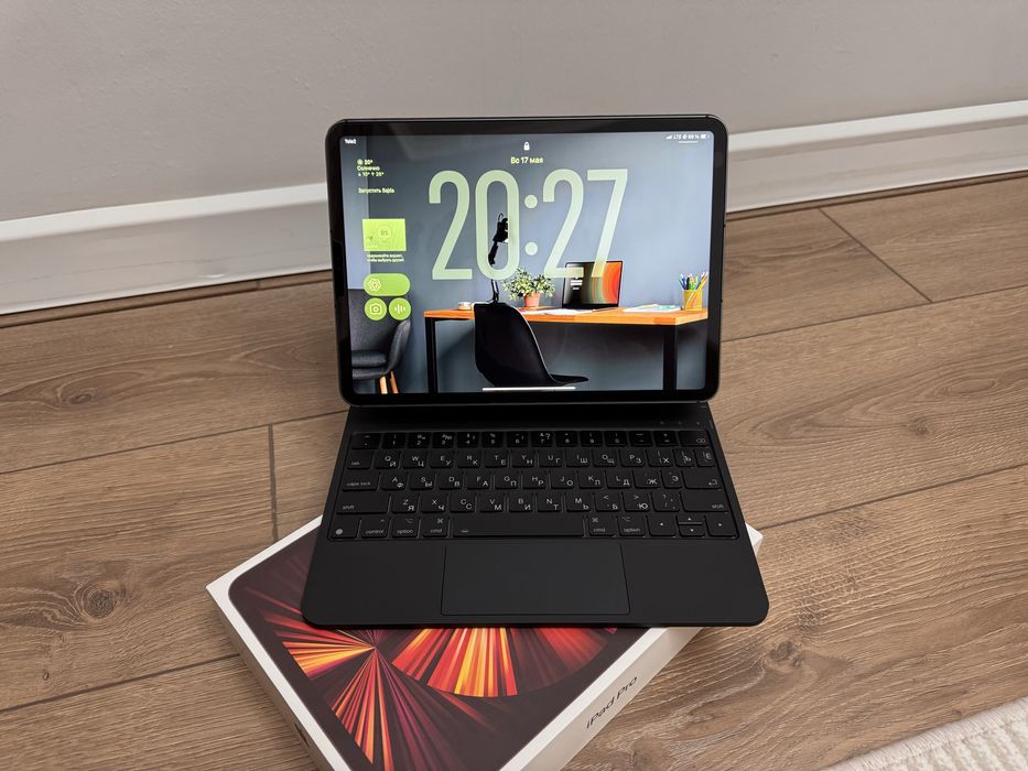 iPad Pro 11-inch (3rd Generation) Wi-Fi + Cellular с Magic Keyboard