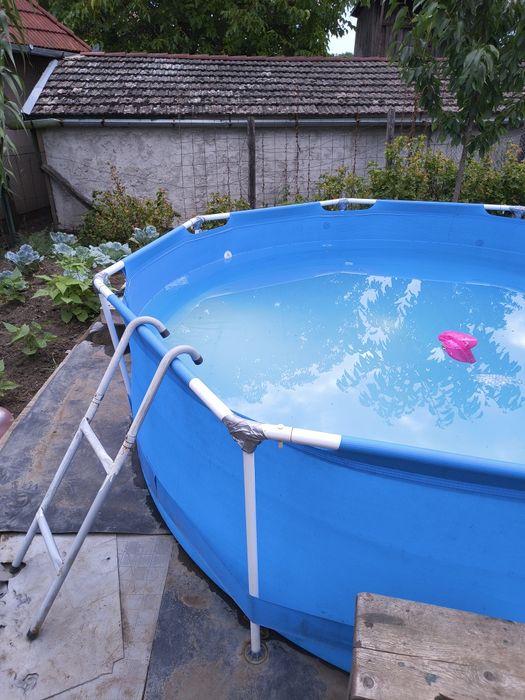 Piscină uzată dar se poate fii folosit
