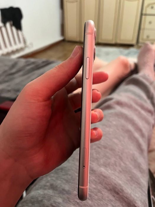 Продам айфон 11 в хорошем состоянии