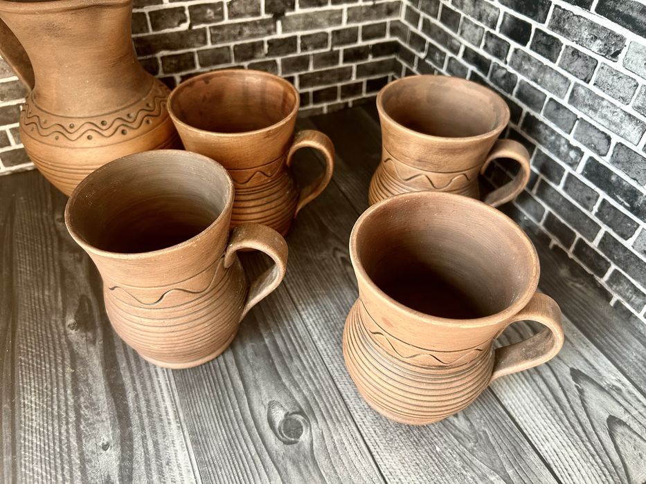 Глинянный набор. Графин и 4 кружки.