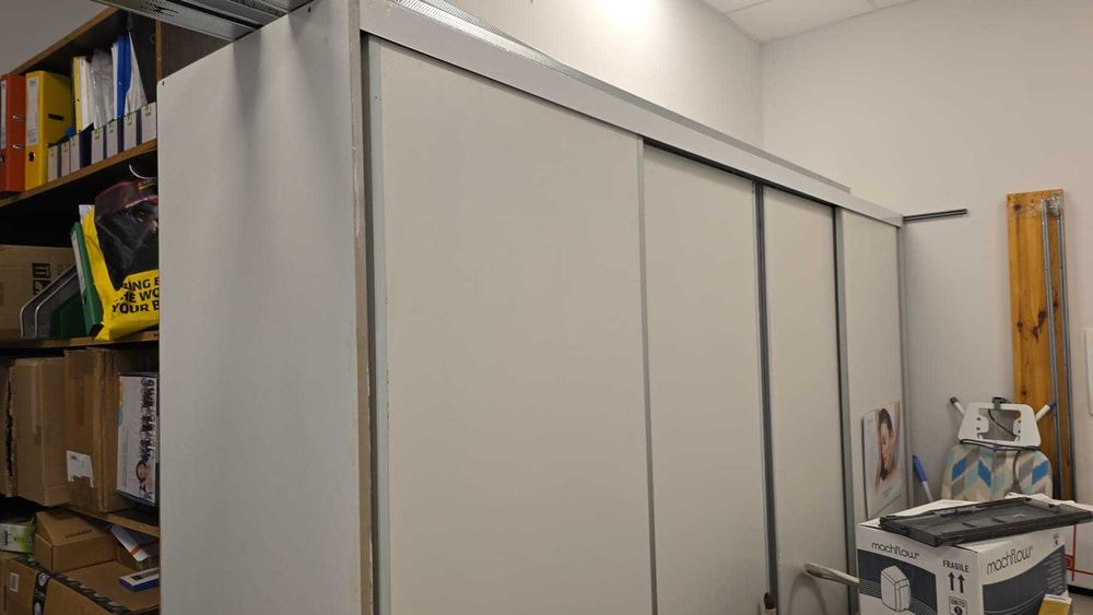 Гардероб с 4 плъзгащи се врати