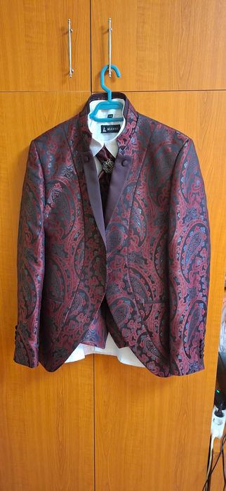 Vând costum de ginere.Astept oferte.