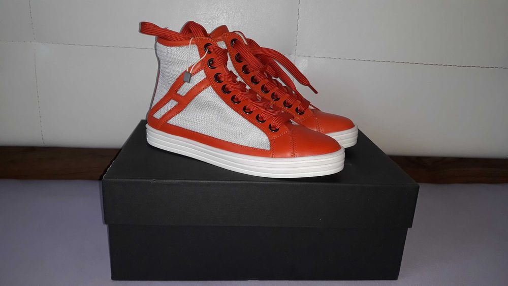 Нови, уникални дамски кецове Hogan Rebel номер 35 1/2