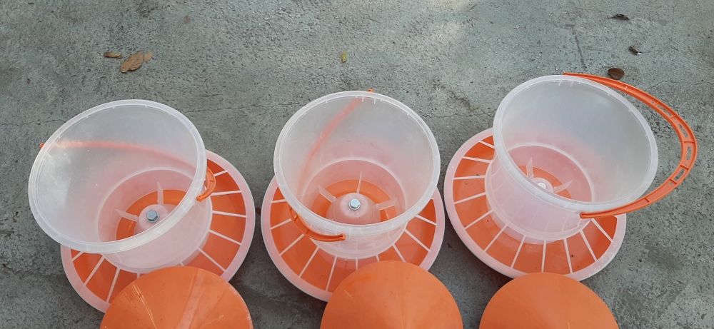 Продам кормушки для куриц