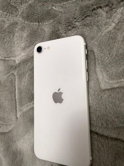 Vand iphone se 2 2020 folosit