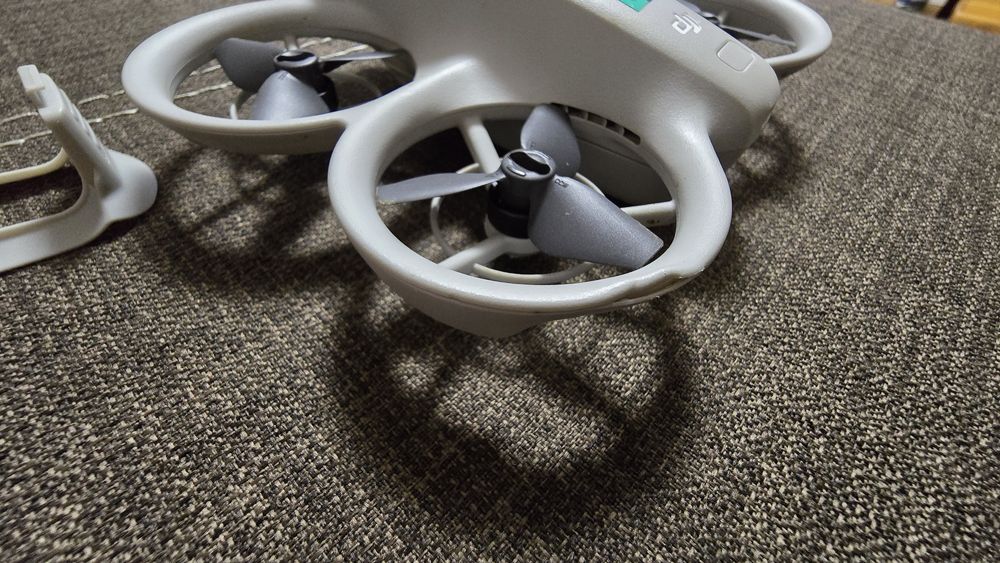 Dji neo 1 cu 3 baterii si filtre