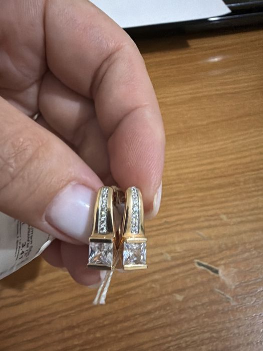 Золотые серьги продам